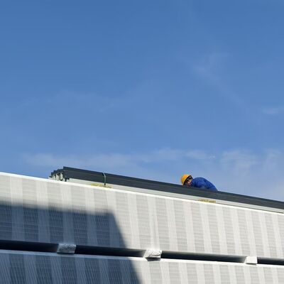 0.4-0.8mm PUR/PIR 샌드위치 패널 방화 방지 에너지 절약 및 열 단열 930/1130mm