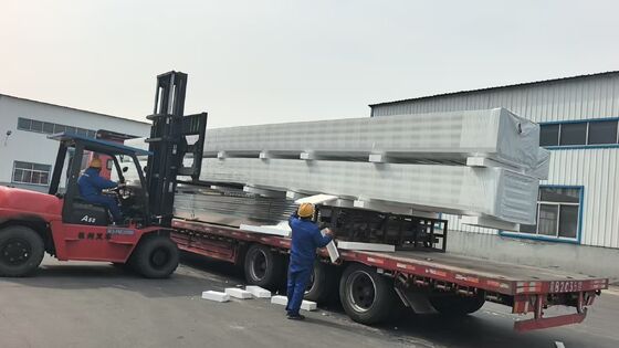 0.4-0.8mm PUR/PIR 샌드위치 패널 방화 방지 에너지 절약 및 열 단열 930/1130mm